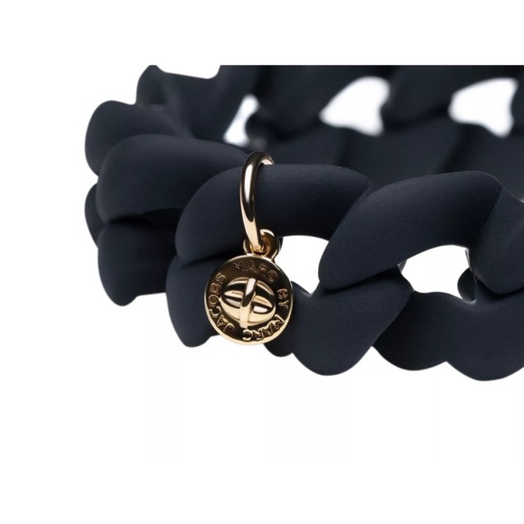 ‼️FINAL PRICE‼️ MARC JACOBS Silicone Black Haute Mess Stretch Bracelet w Charm - Picture 3 of 6